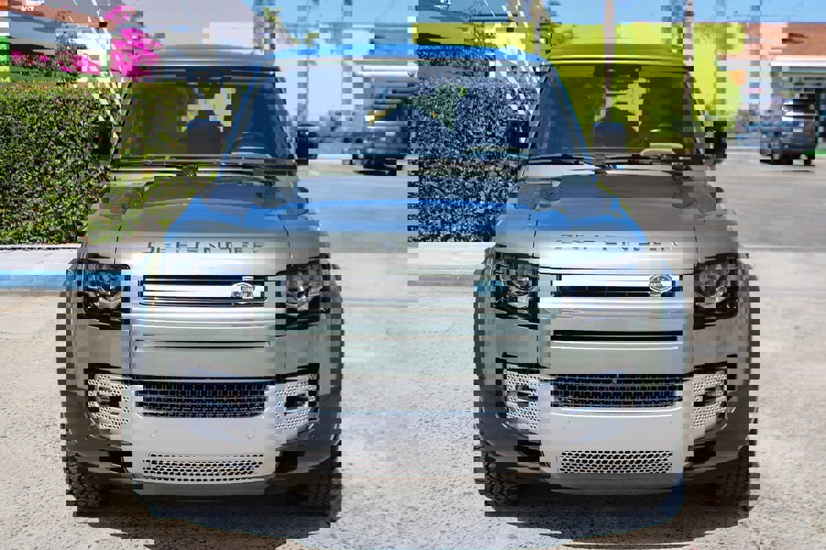 Used 2021 Land Rover Defender 110 SE image 9