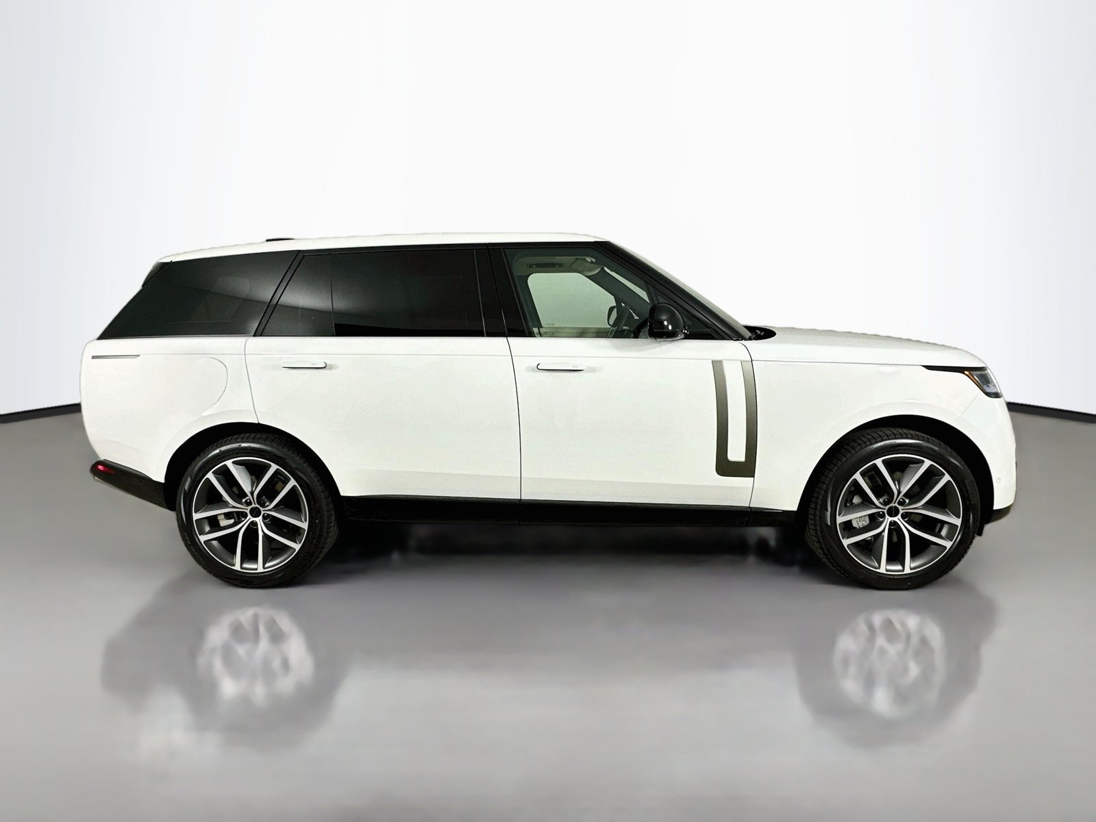 New 2026 Land Rover Range Rover Long Wheelbase SE AWD/4WD image 4