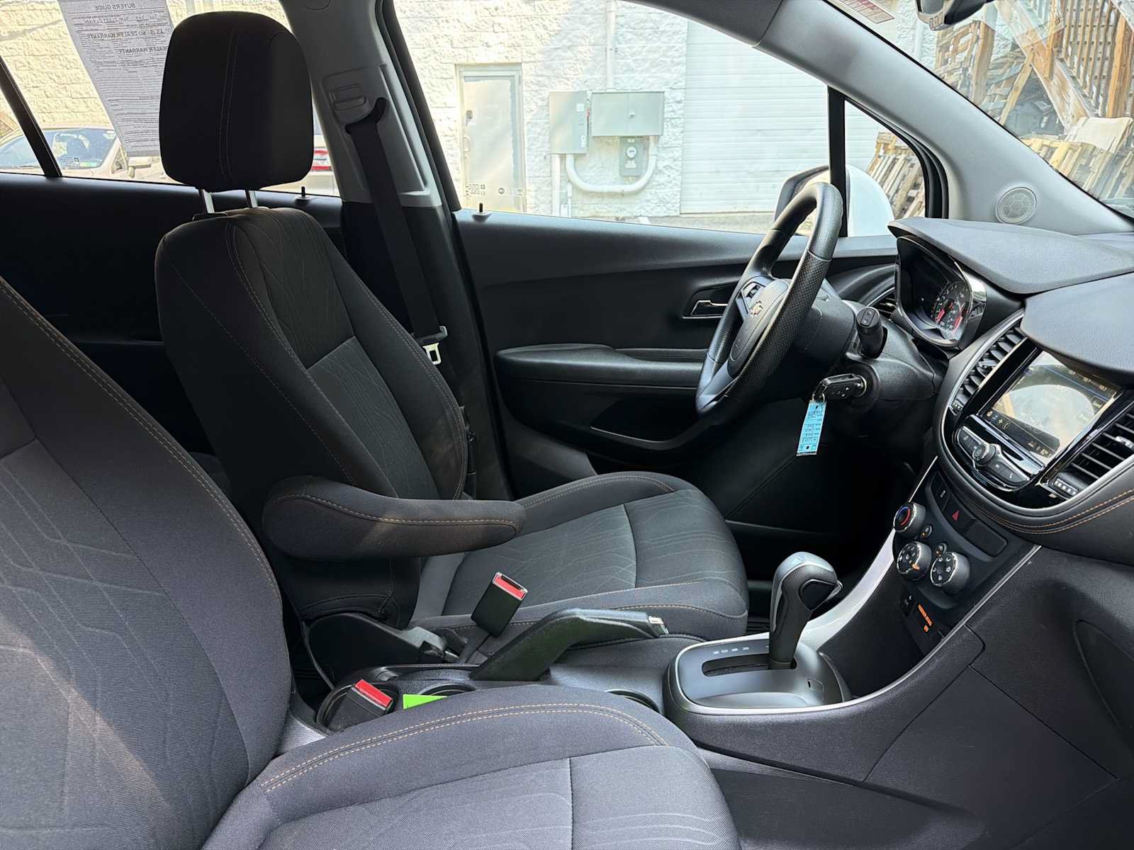 Used 2018 Chevrolet Trax LT w/ LPO, Protection Package FWD image 24