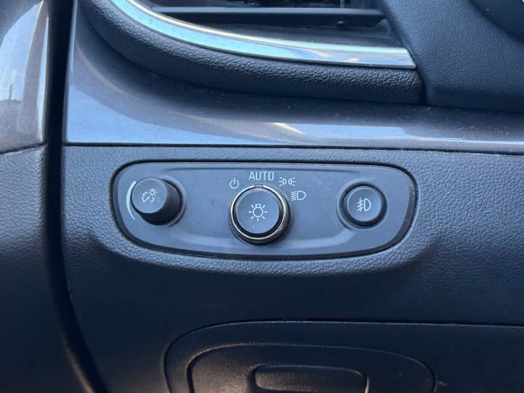 Used 2018 Buick Encore Sport Touring w/ Safety Package AWD/4WD image 17