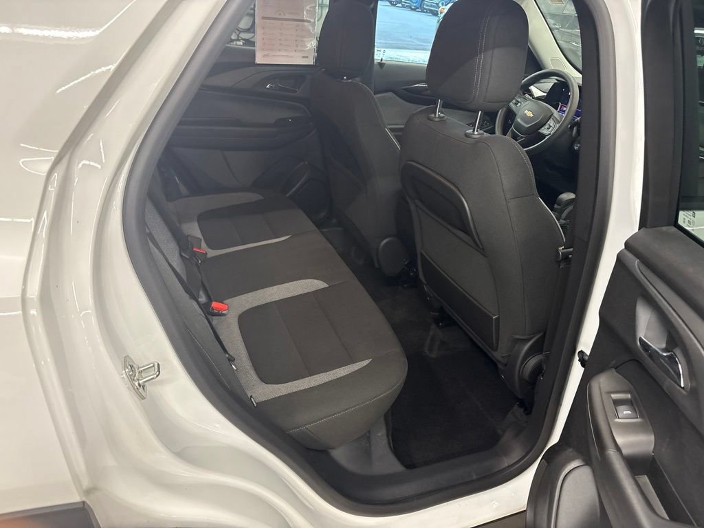 Used 2025 Chevrolet TrailBlazer LS w/ LS Convenience Package AWD/4WD image 16