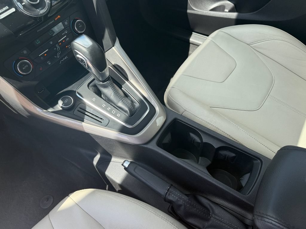 Used 2015 Ford Focus Titanium FWD image 32