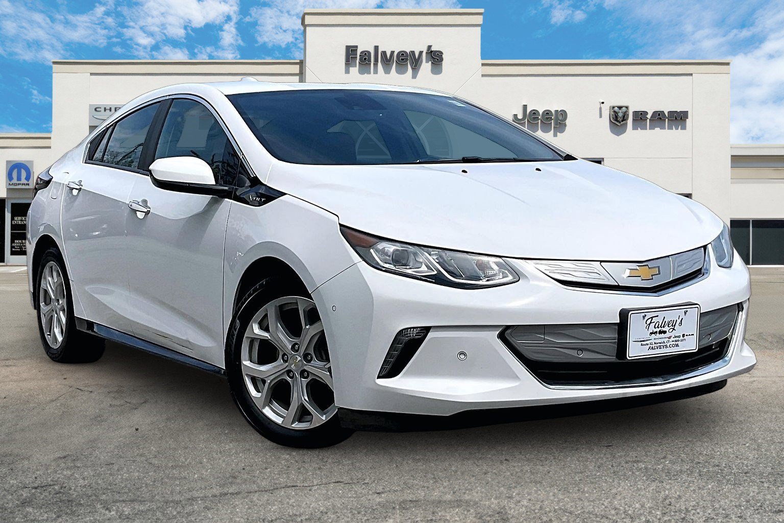 Used 2018 Chevrolet Volt Premier w/ Driver Confidence Package FWD image 11