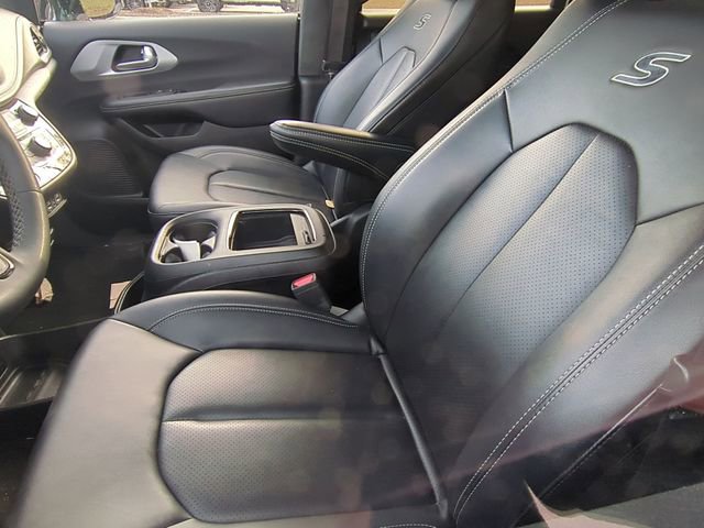 Used 2024 Chrysler Pacifica Select image 7