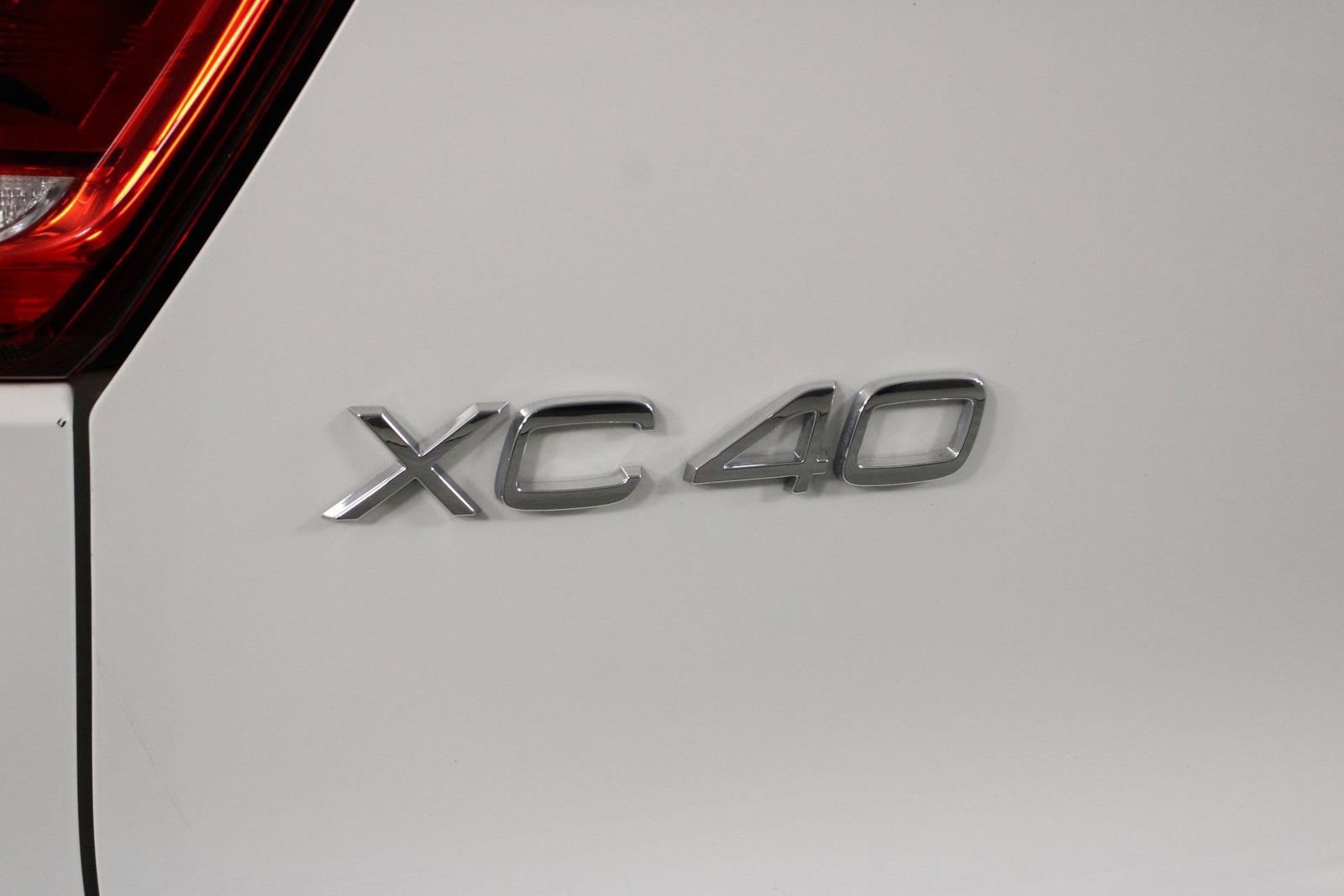 Used 2019 Volvo XC40 T5 Momentum image 19