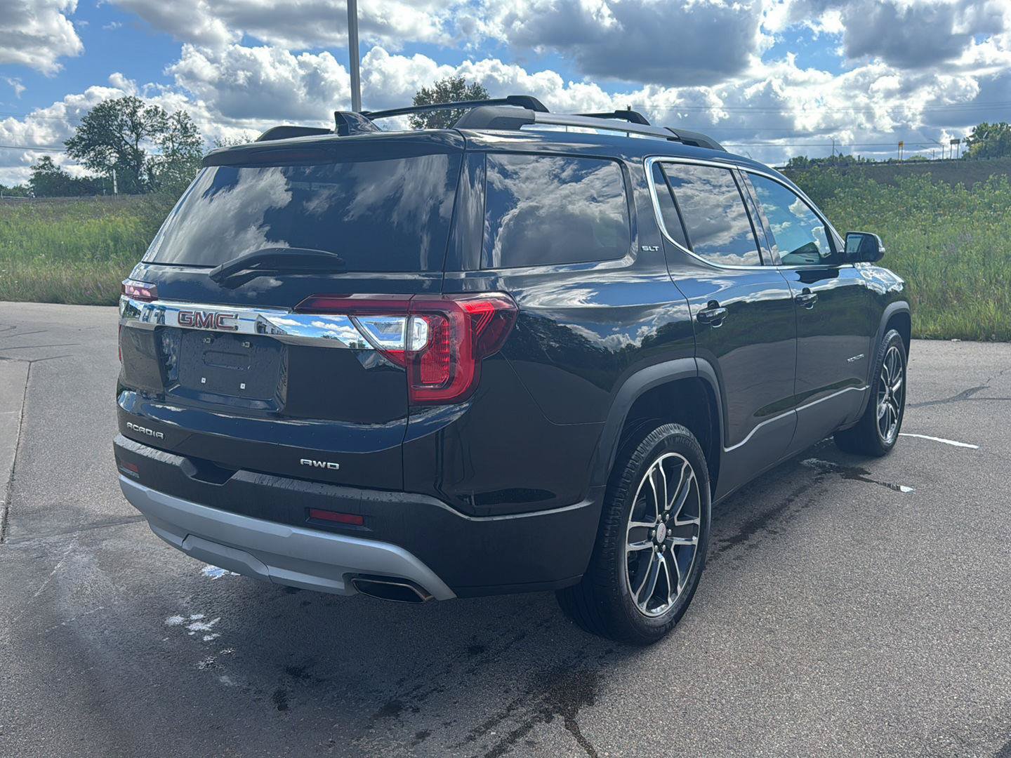 Used 2023 GMC Acadia SLT w/ Technology Package AWD/4WD image 5