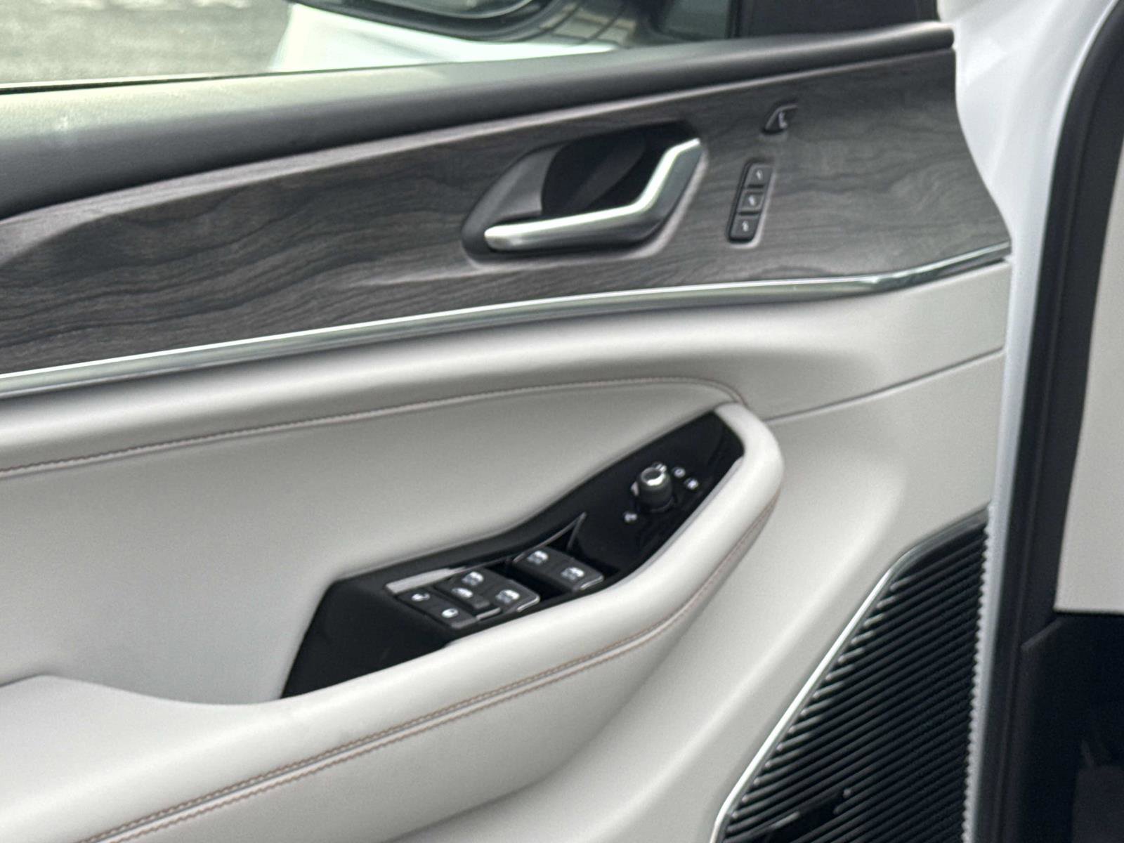 Used 2022 Jeep Grand Cherokee Overland w/ Advanced Protech Group III image 20