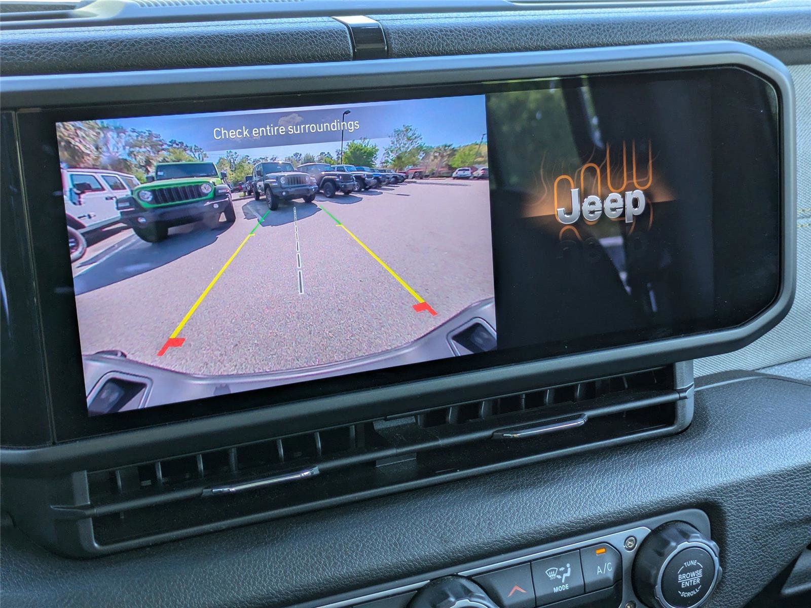 Used 2025 Jeep Wrangler Sahara w/ Safety Group AWD/4WD image 23