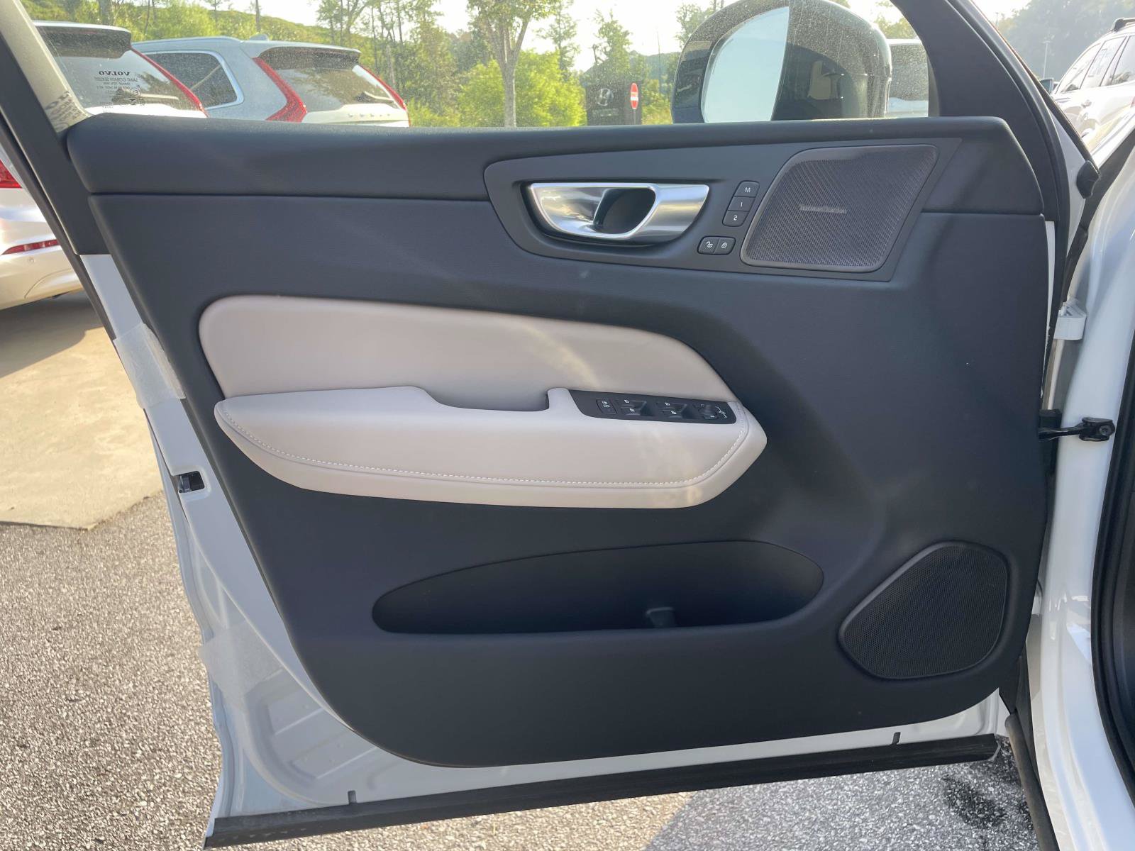 New 2026 Volvo XC60 B5 Plus w/ Protection Package Premier AWD/4WD image 5