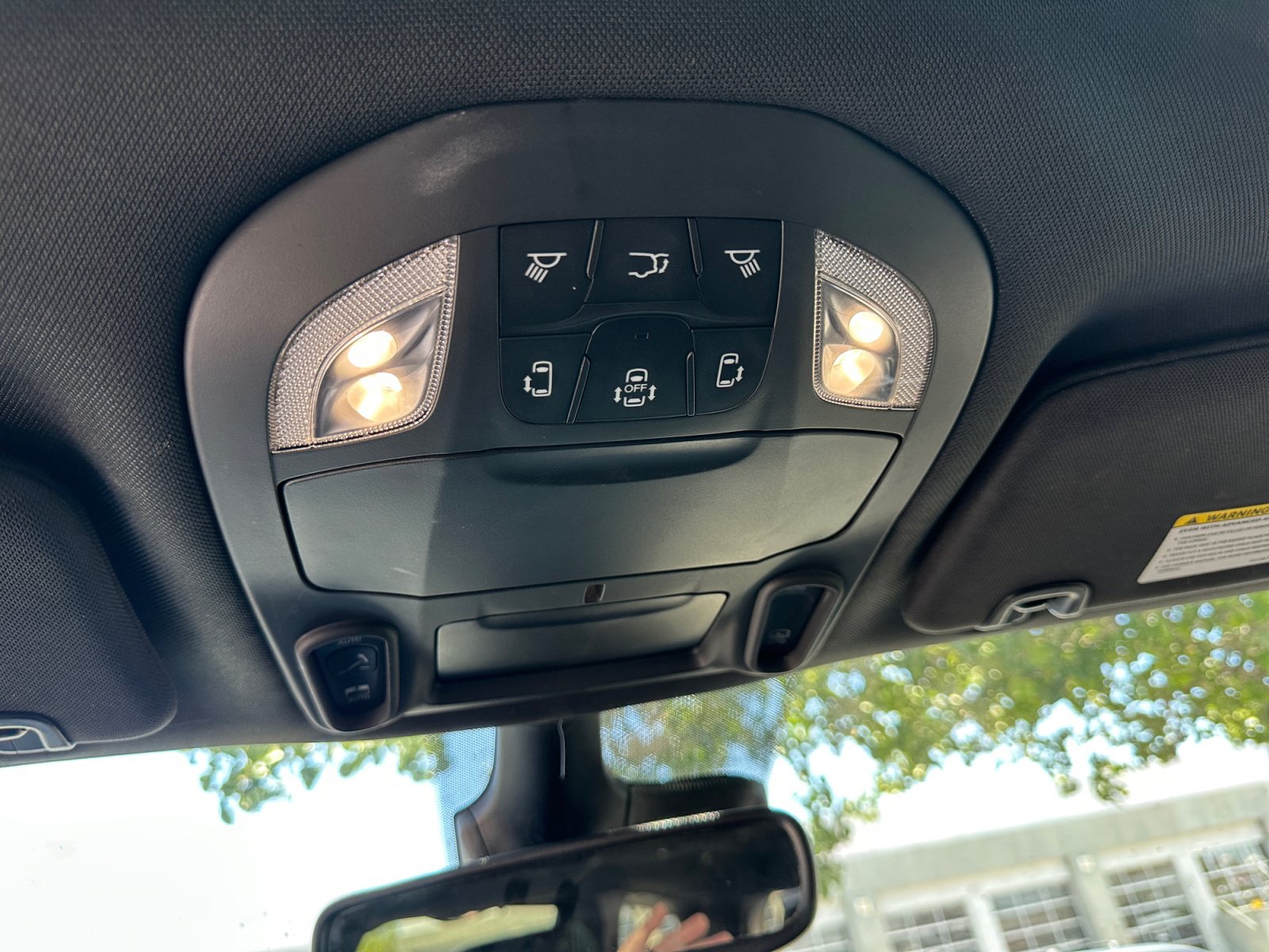 Used 2025 Chrysler Pacifica Limited FWD image 35