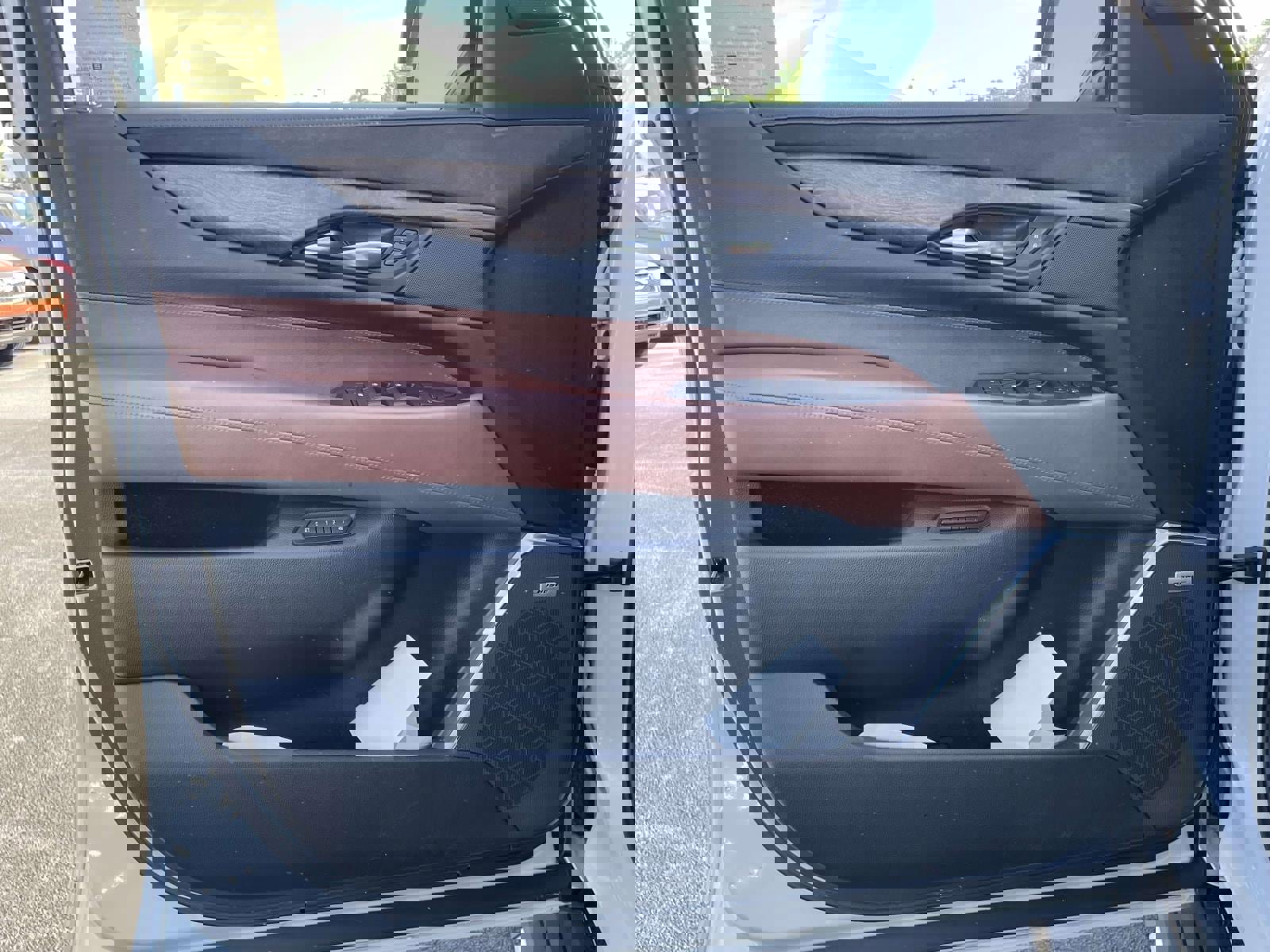 Used 2016 Cadillac Escalade ESV Premium image 15