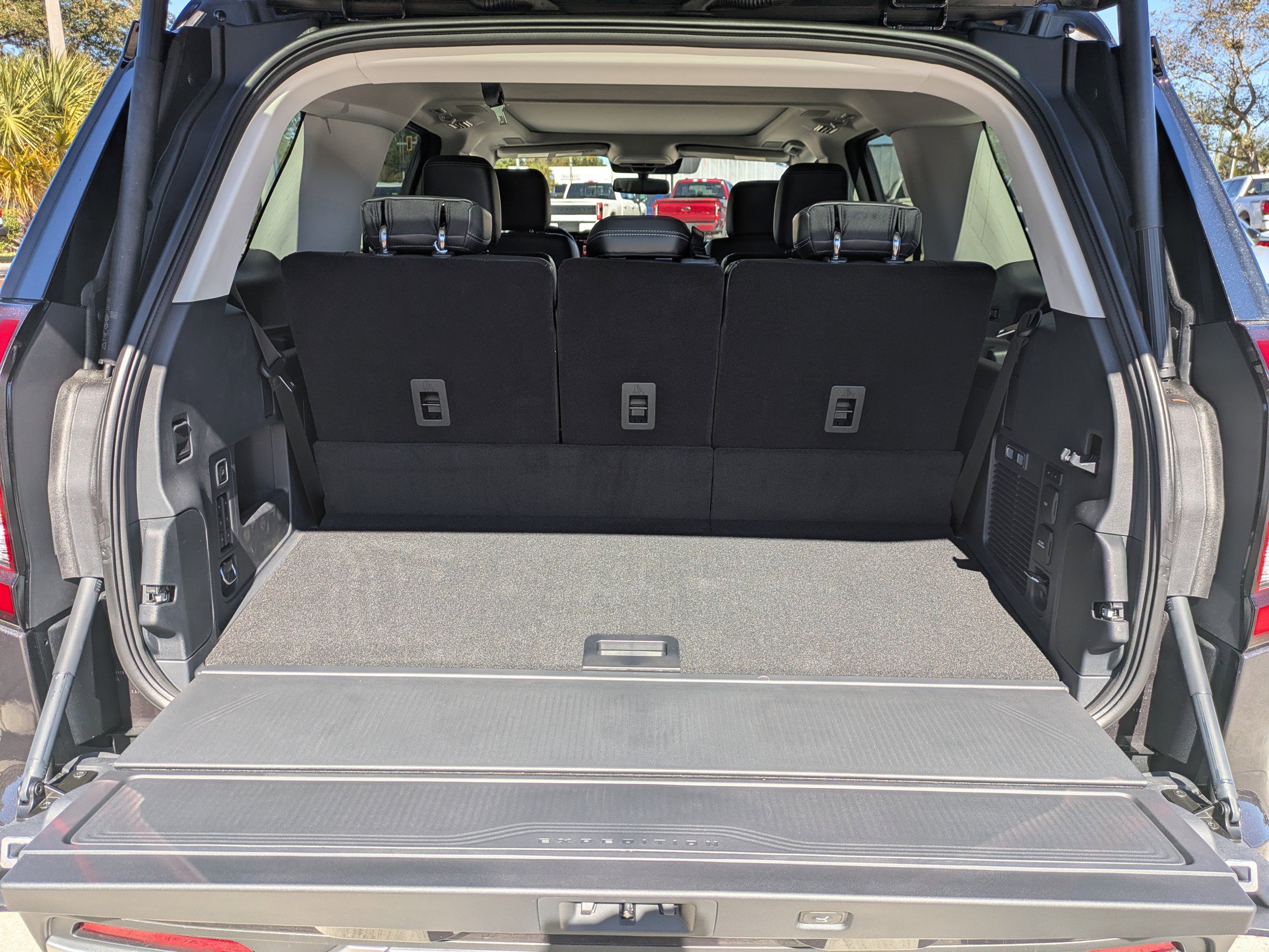 New 2025 Ford Expedition Platinum w/ Driver's Package image 13