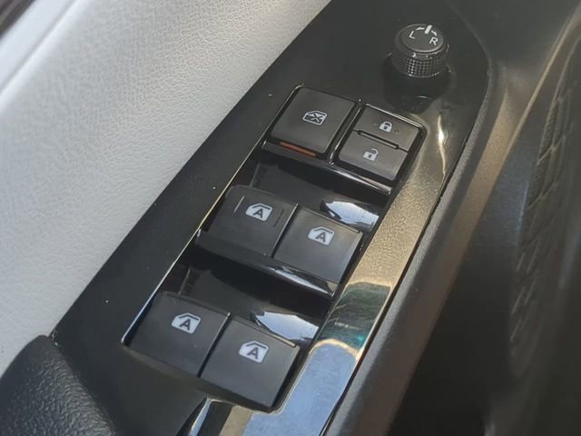 Used 2018 Toyota Prius Prime Advanced image 21