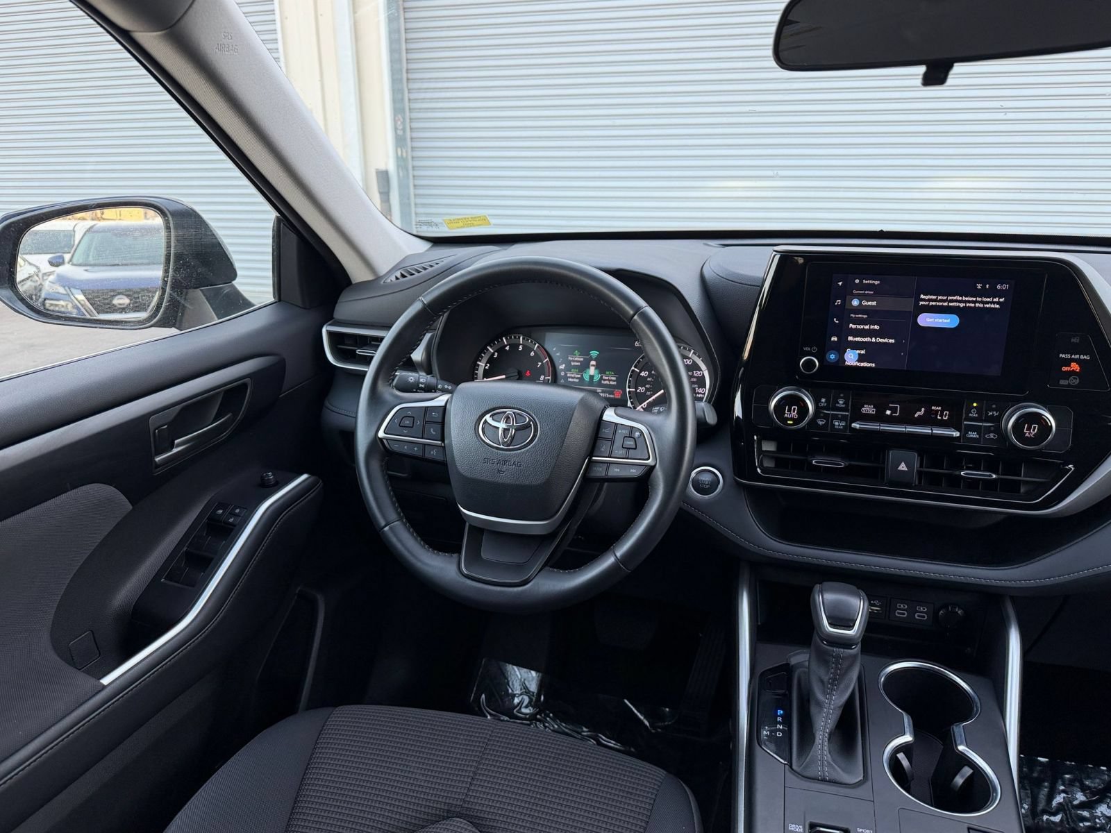 Used 2025 Toyota Highlander LE FWD image 36