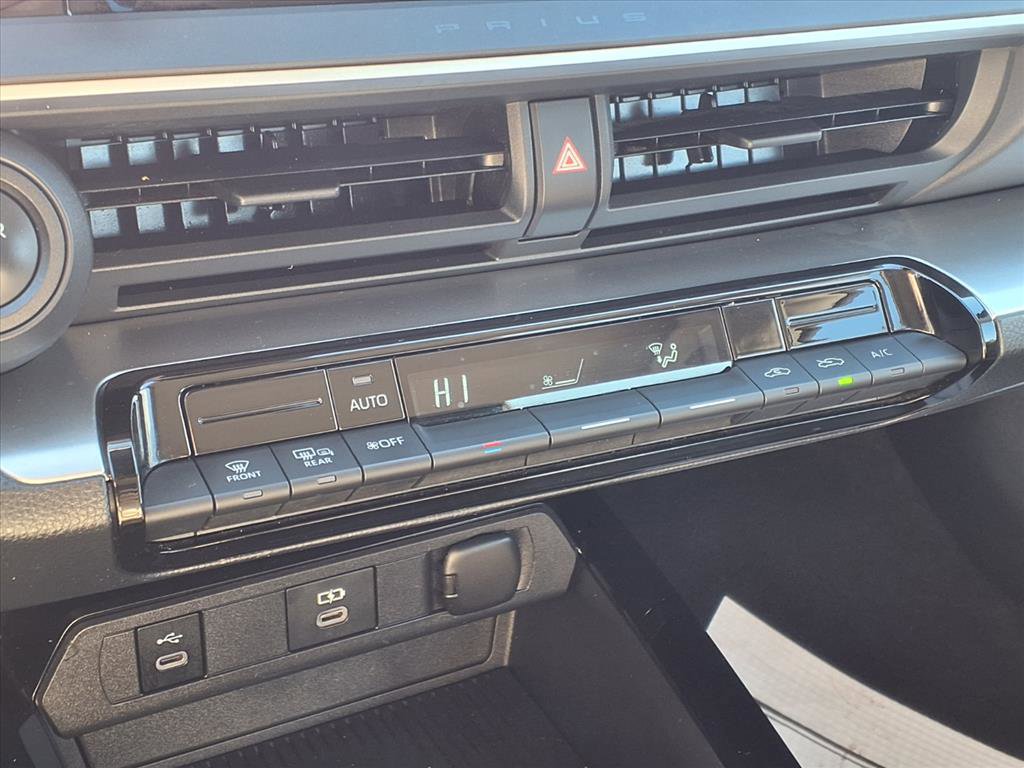 Used 2024 Toyota Prius LE image 8