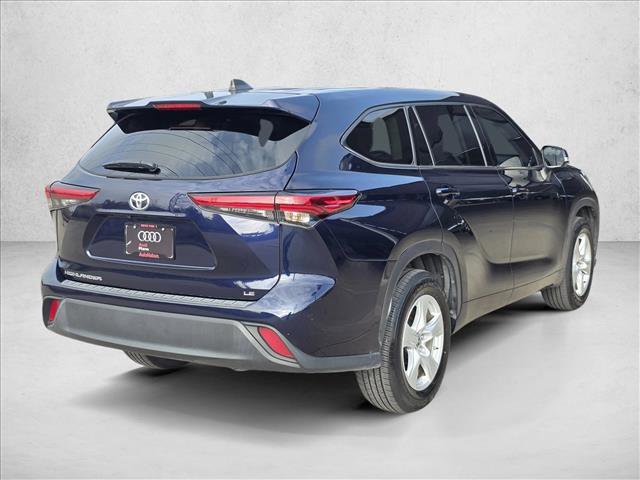 Used 2022 Toyota Highlander LE image 5