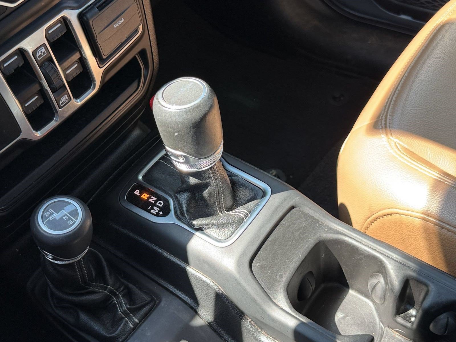 Used 2020 Jeep Gladiator Overland w/ Safety Group AWD/4WD image 16
