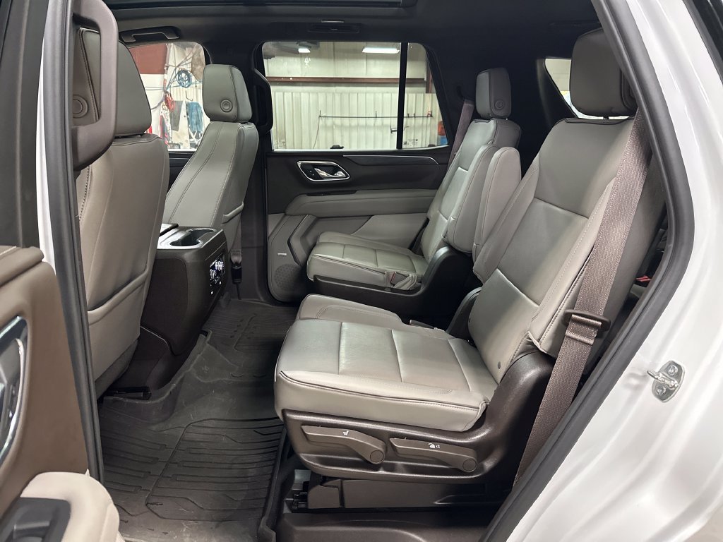 Used 2023 GMC Yukon SLT w/ SLT Premium Package AWD/4WD image 25