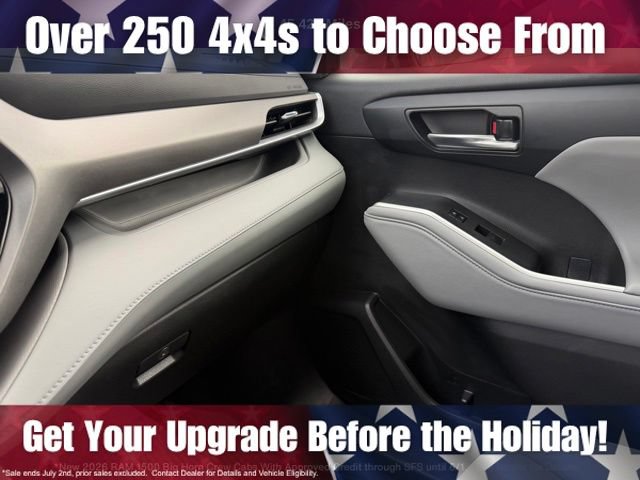 Used 2022 Toyota Highlander XLE AWD/4WD image 32