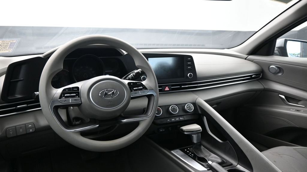 Used 2021 Hyundai Elantra SE FWD image 24