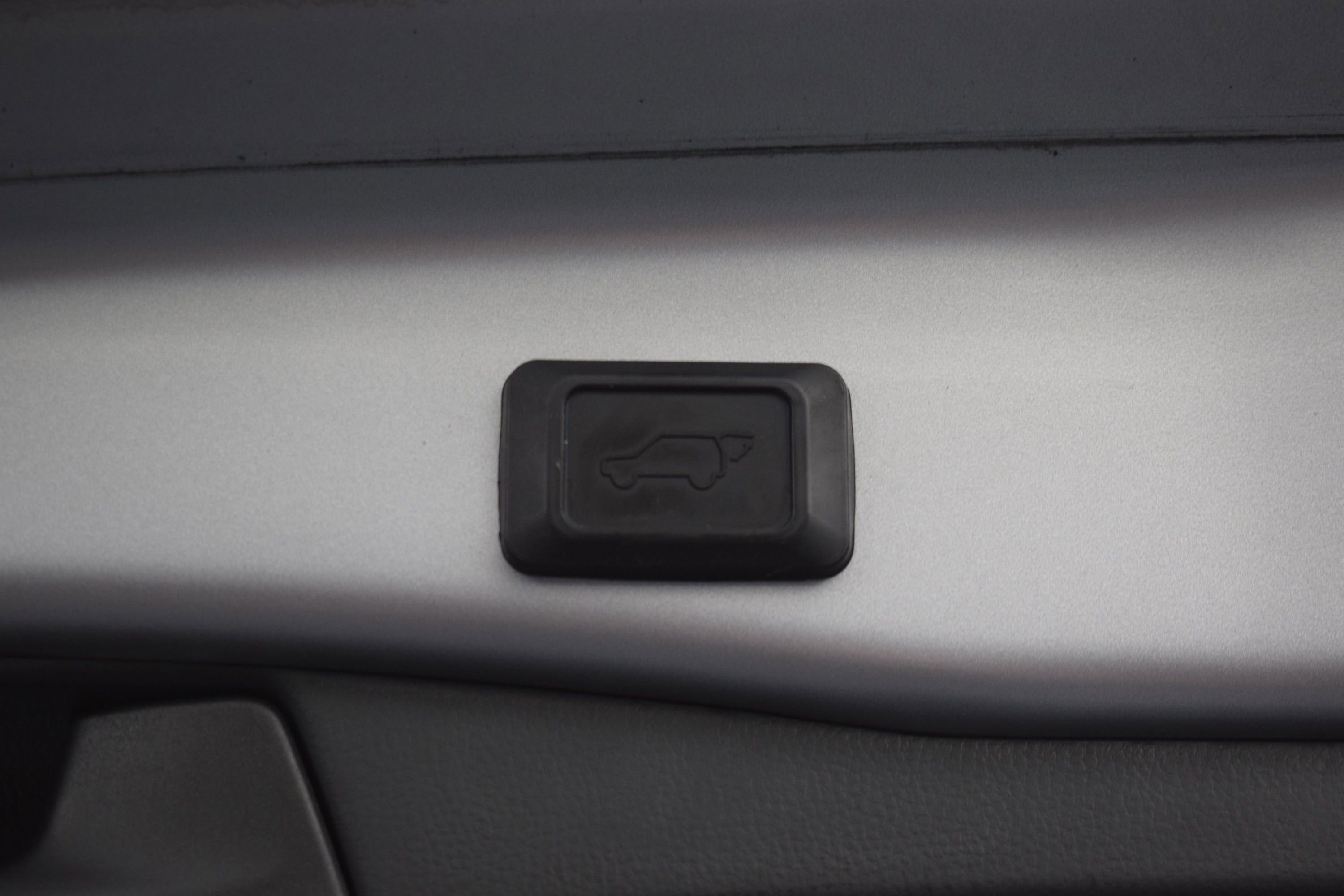 Used 2021 Toyota RAV4 XLE w/ Convenience Package AWD/4WD image 12