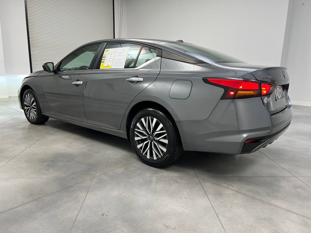 Used 2024 Nissan Altima 2.5 SV image 5