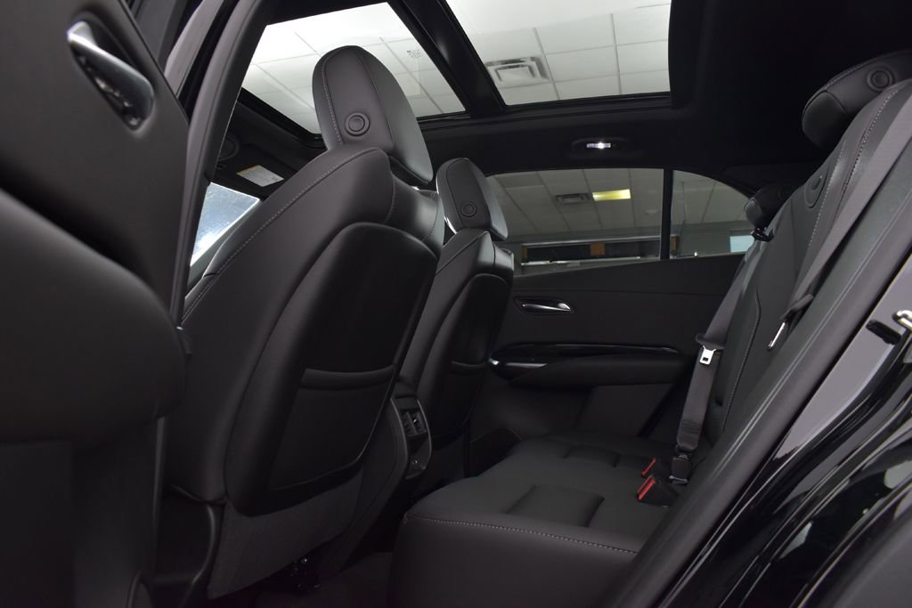 Used 2024 Cadillac XT4 Luxury w/ Cold Weather Package image 24