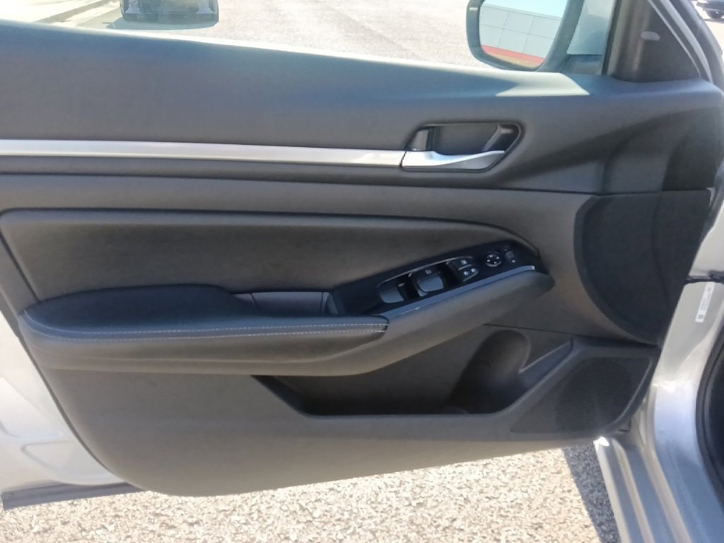 Used 2023 Nissan Altima 2.5 SV image 11