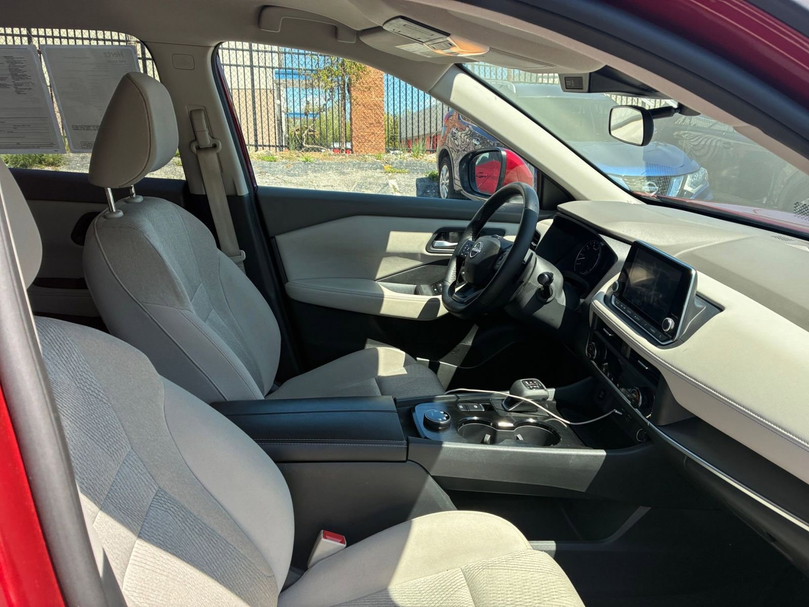 Used 2025 Nissan Rogue SV image 31