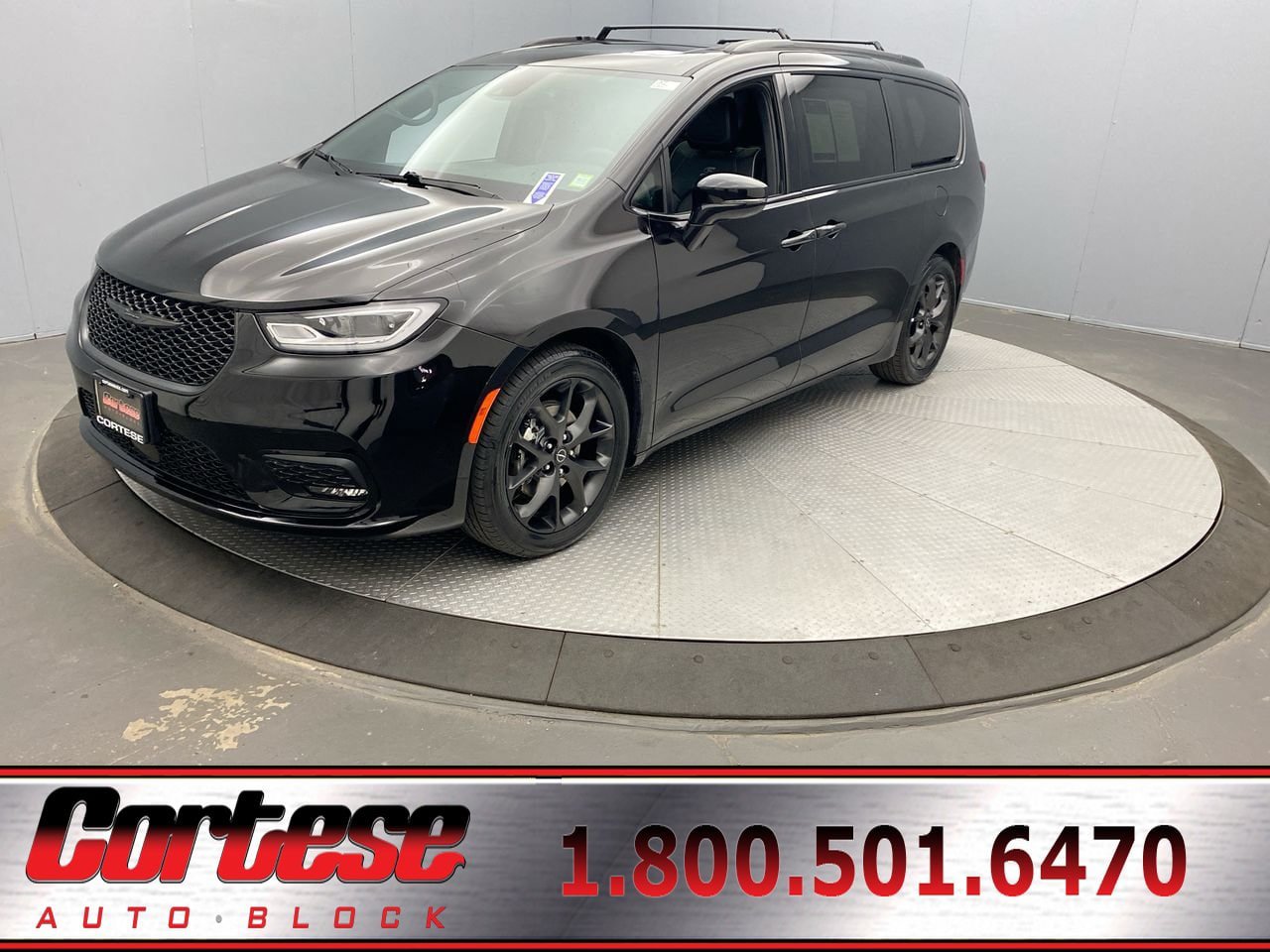 Used 2025 Chrysler Pacifica Limited FWD image 1