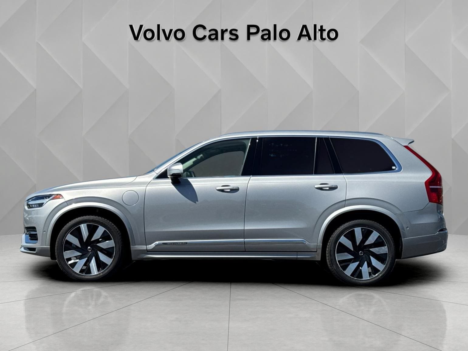 Certified 2023 Volvo XC90 T8 Ultimate AWD/4WD image 7