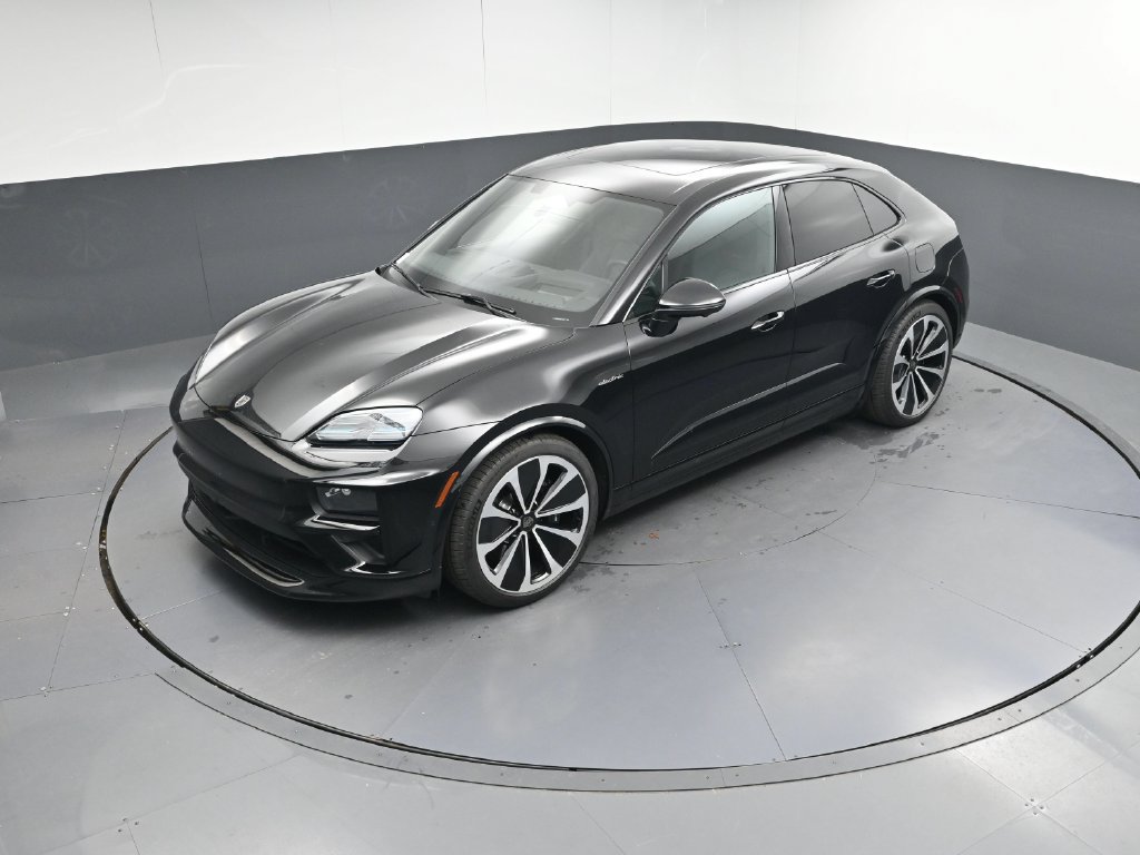 Certified 2025 Porsche Macan Turbo Electric AWD/4WD image 34