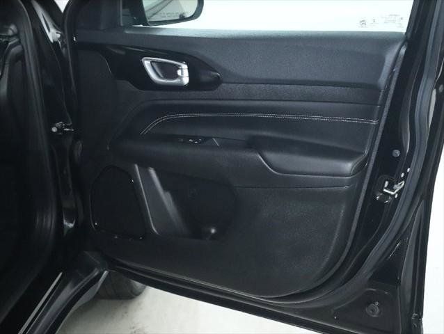 Certified 2022 Jeep Compass Altitude image 33