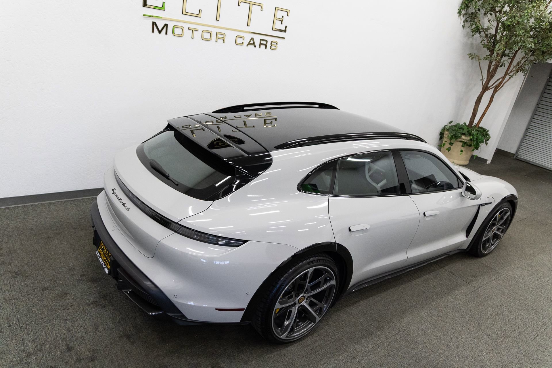 Used 2021 Porsche Taycan Turbo S AWD/4WD image 23