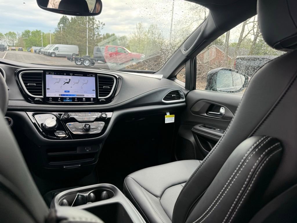 New 2026 Chrysler Pacifica Select FWD image 43