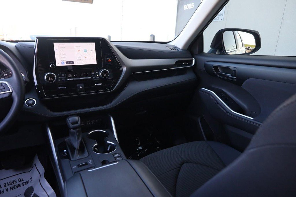 Used 2023 Toyota Highlander L AWD/4WD image 25