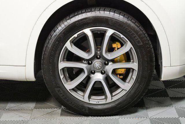 Used 2017 Maserati Levante w/ Luxury Package AWD/4WD image 6