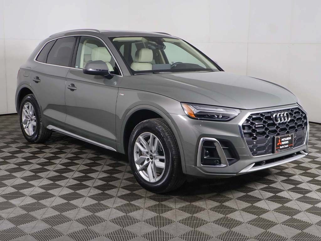 Used 2023 Audi Q5 2.0T Premium w/ Convenience Package AWD/4WD image 2