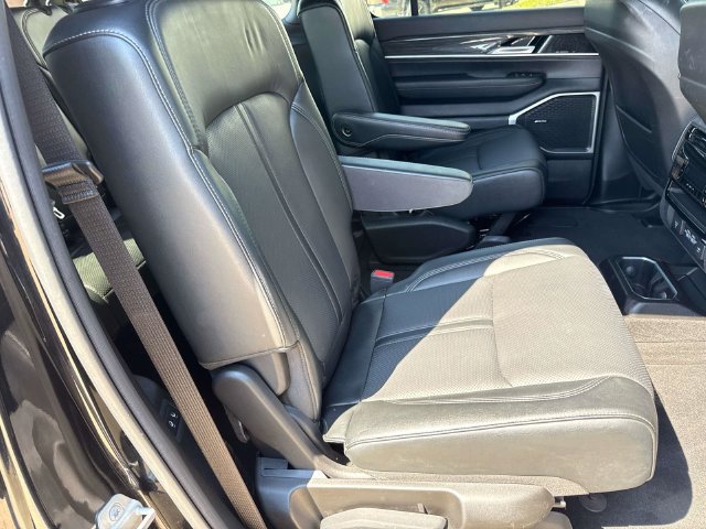 Used 2022 Jeep Wagoneer Series II w/ Flexible Seating Group RWD image 13