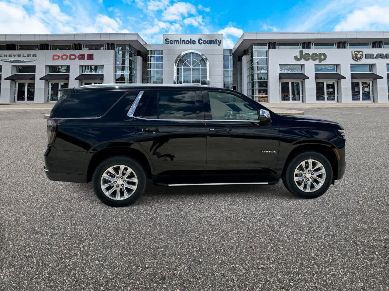 Used 2025 Chevrolet Tahoe Premier AWD/4WD image 9