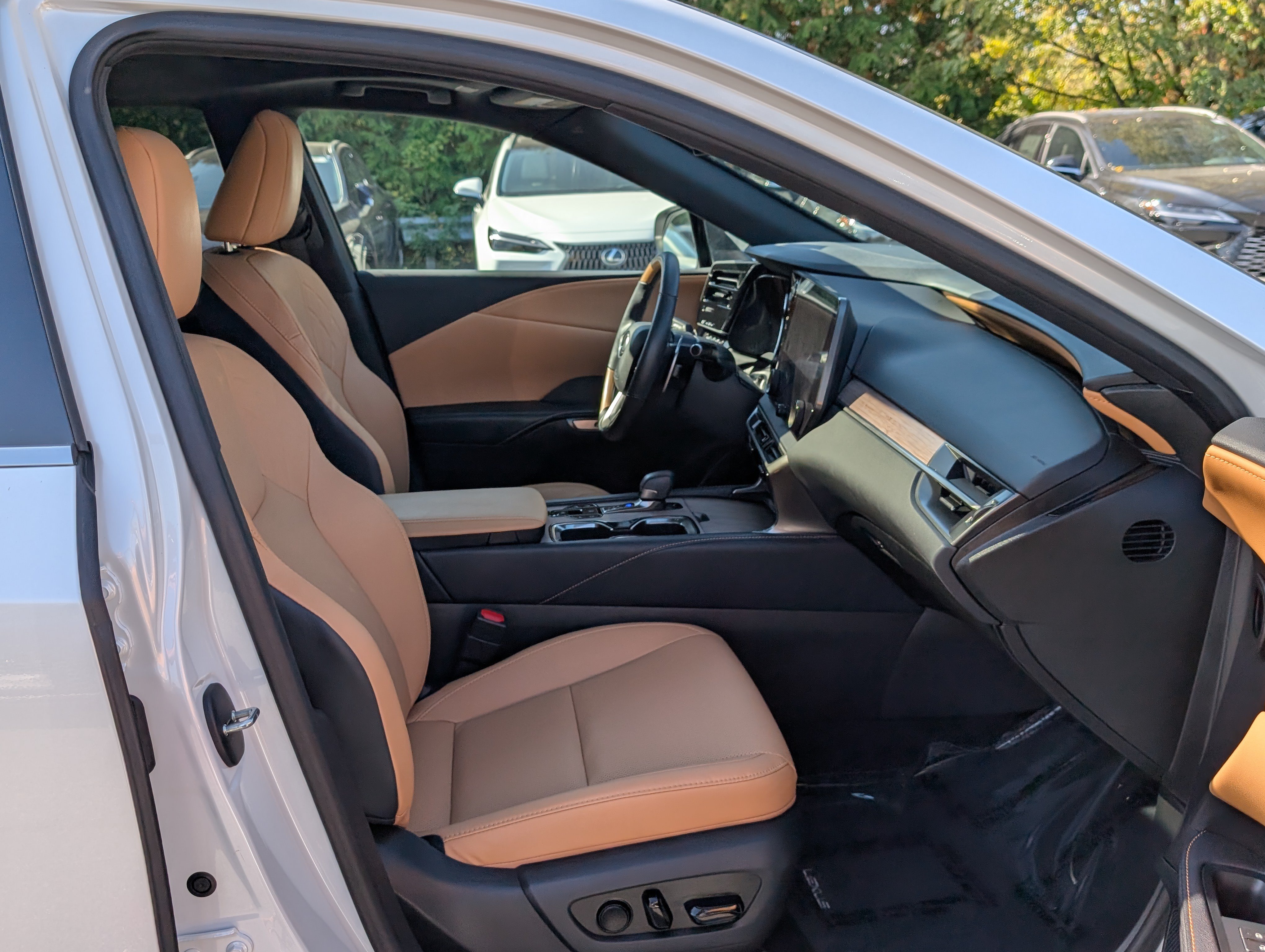 Used 2024 Lexus RX 350 Premium w/ Accessory Package (Z1) AWD/4WD image 11