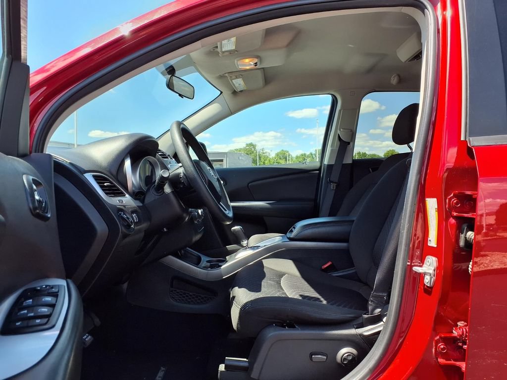 Used 2015 Dodge Journey SXT w/ Flexible Seating Group FWD image 18