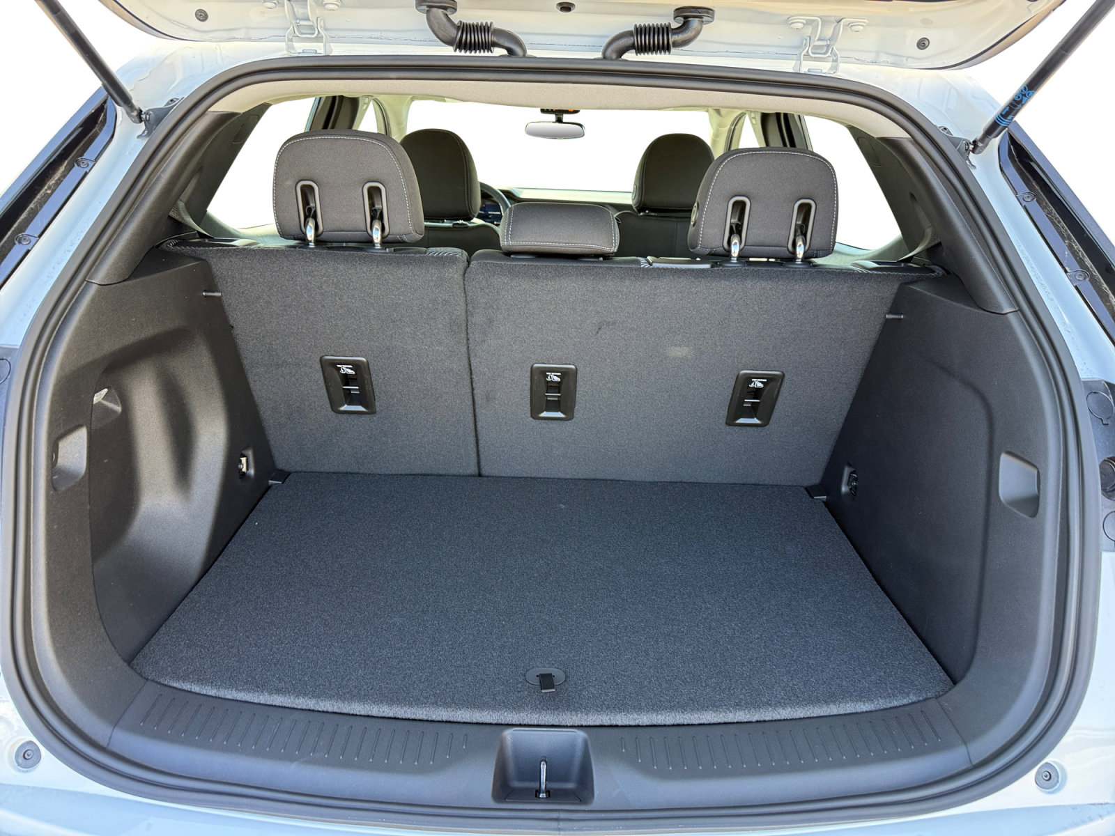New 2027 Chevrolet Bolt LT w/ Comfort Package image 17