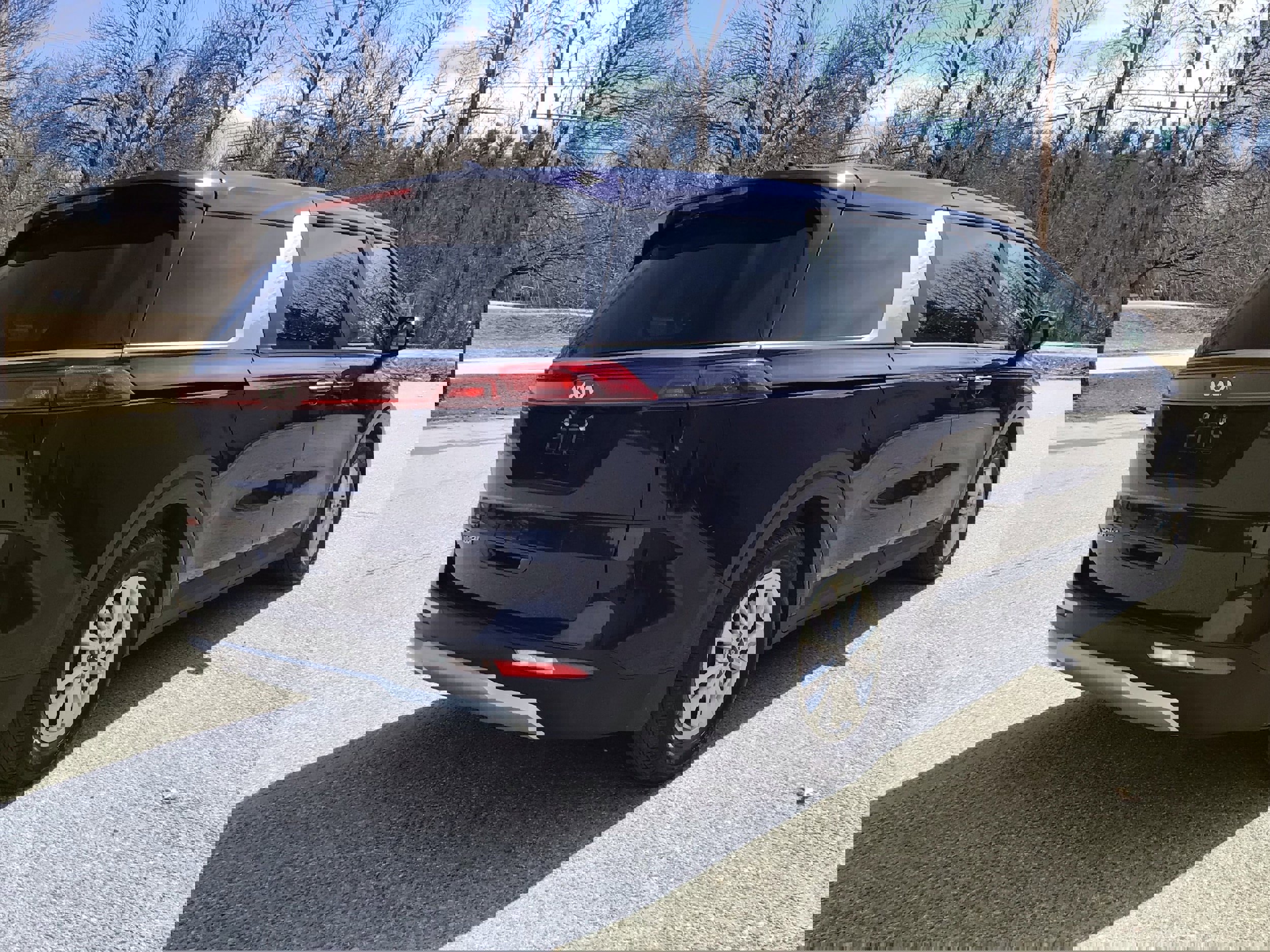 Used 2022 Kia Carnival LX image 7