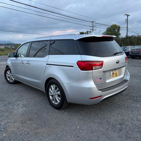 Used 2017 Kia Sedona LX w/ LX Essentials Premium Package FWD image 6