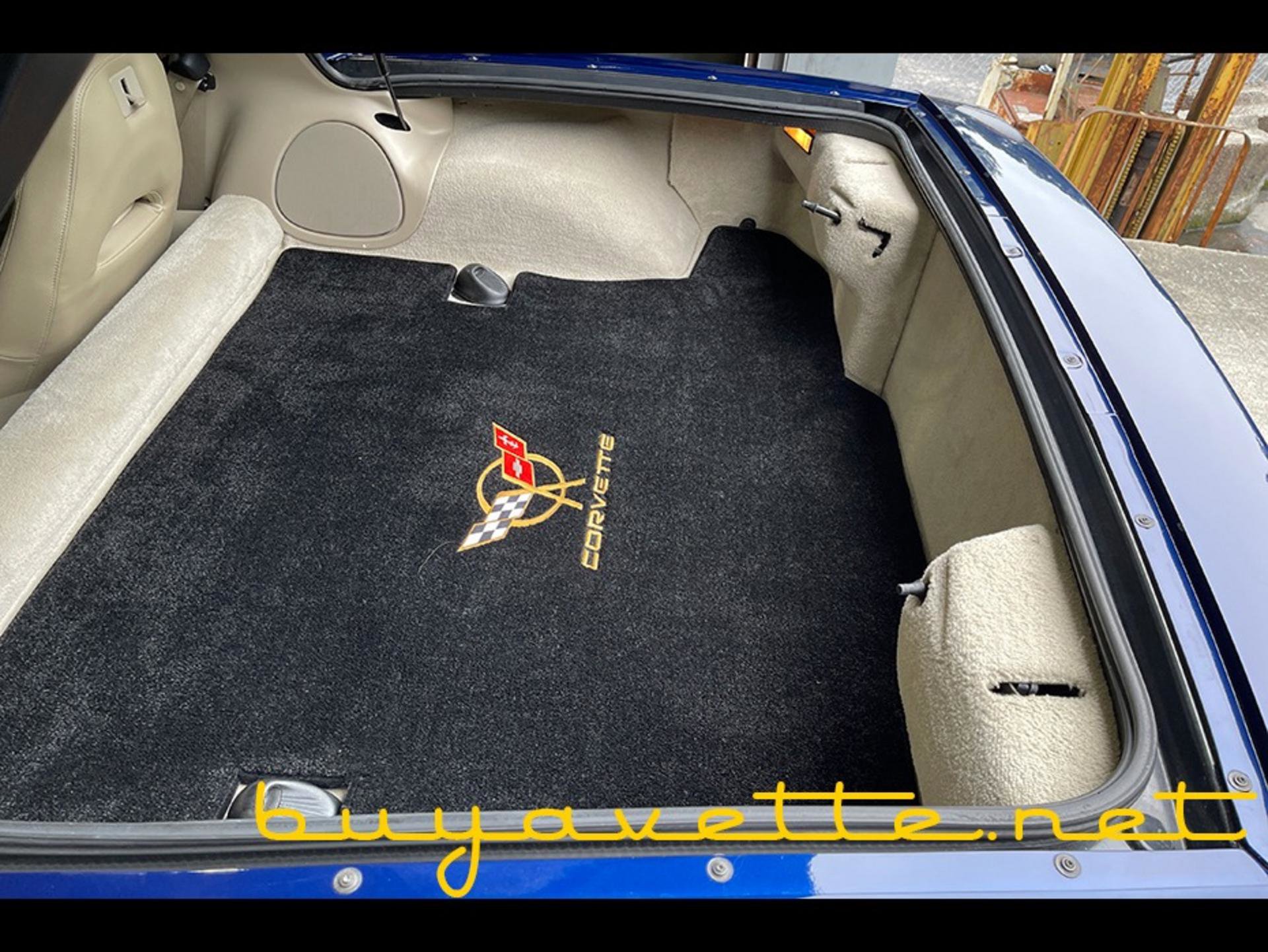 Used 2004 Chevrolet Corvette Coupe w/ Preferred Equipment Group image 21