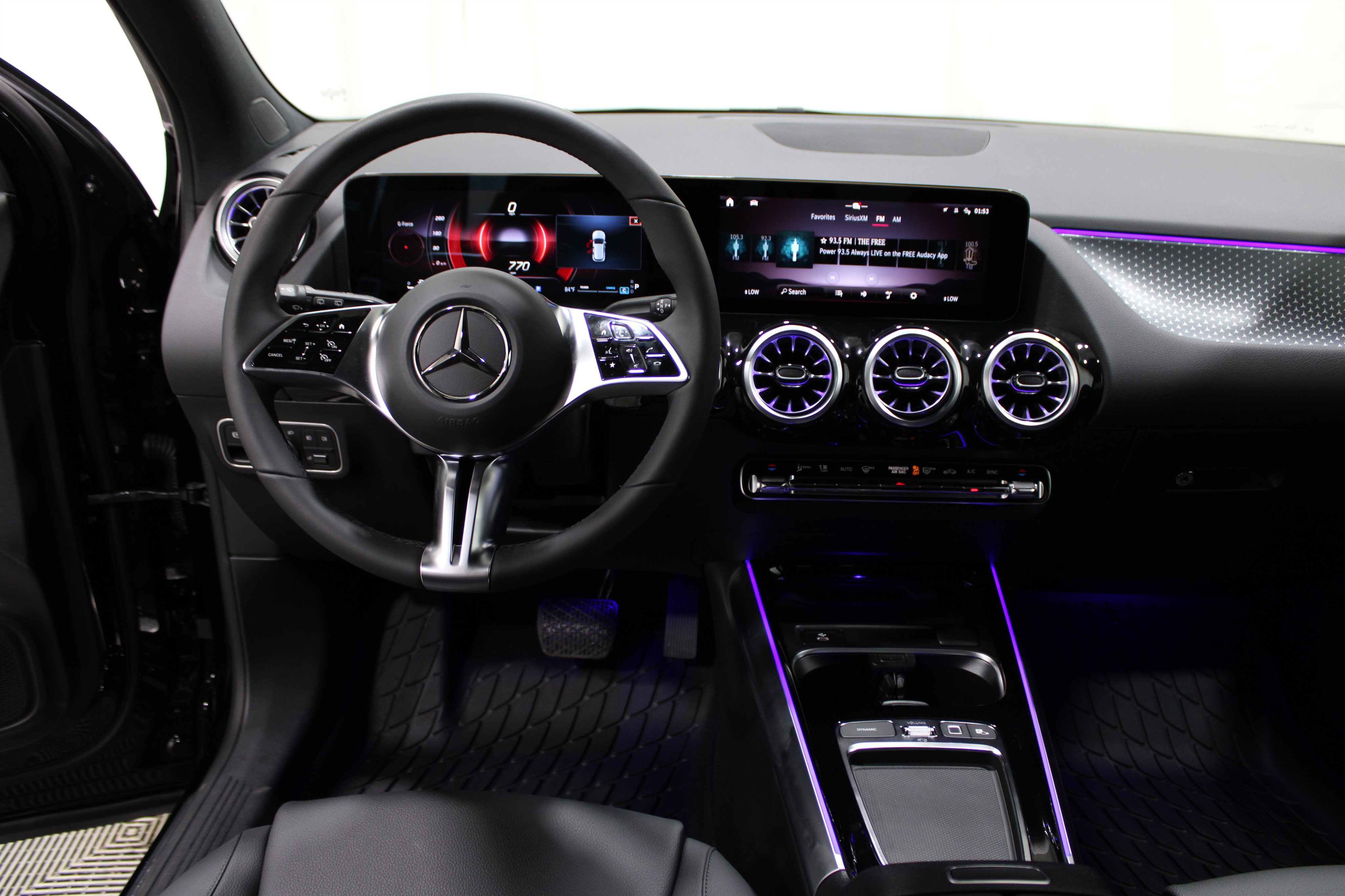 Used 2025 Mercedes-Benz GLA 250 4MATIC image 2