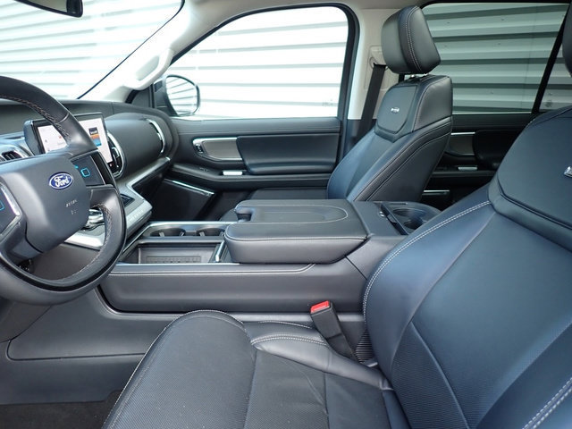 Certified 2025 Ford Expedition Platinum AWD/4WD image 18