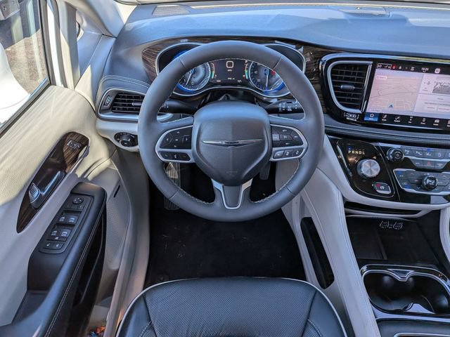 Certified 2022 Chrysler Pacifica Limited AWD/4WD image 15