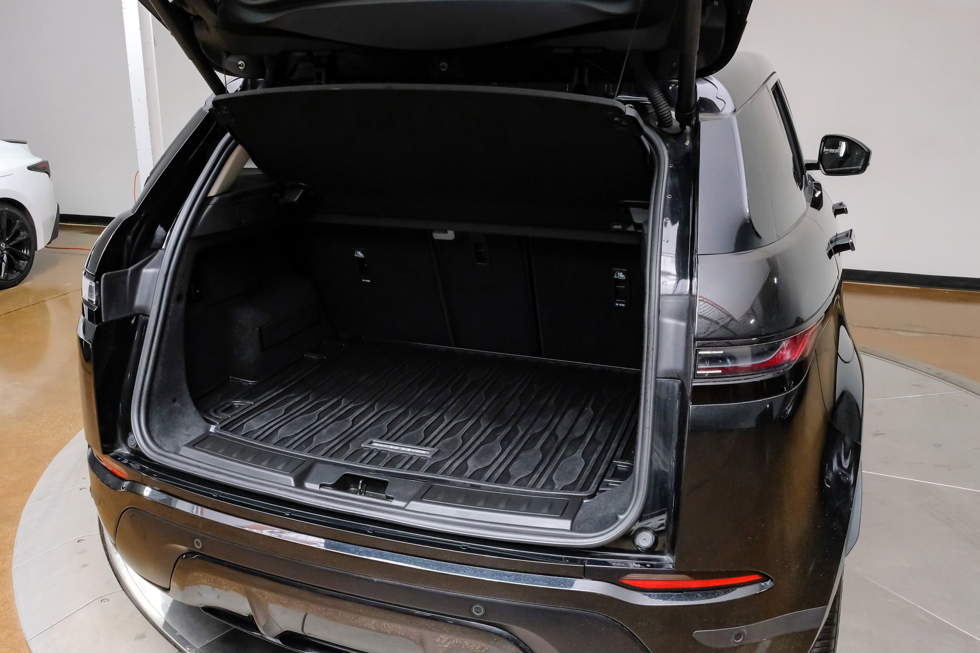 Used 2024 Land Rover Range Rover Evoque S AWD/4WD image 54